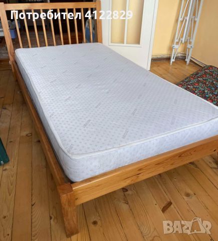 Дървено легло с двулицев матрак, снимка 1 - Спални и легла - 46103999