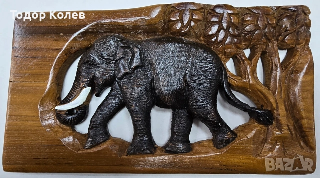 Пано за стена слон от тиково дърво.