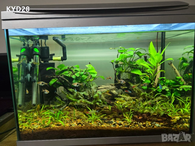 Продавам 60 литра аквариум