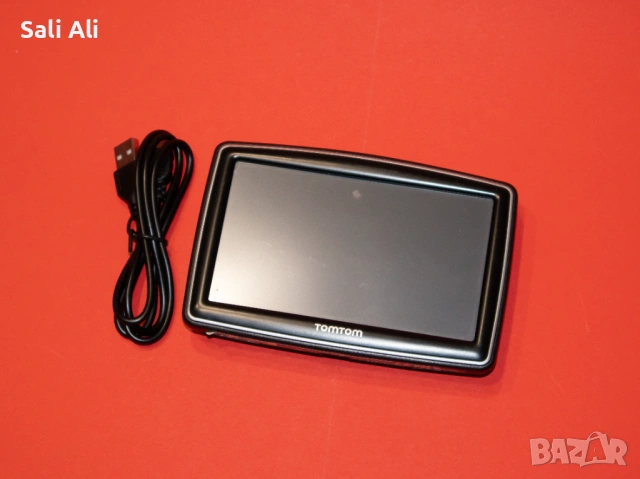 TomTom навигационна система GPS устройство с кабел и зарядно за кола, снимка 2 - Аксесоари и консумативи - 53832428