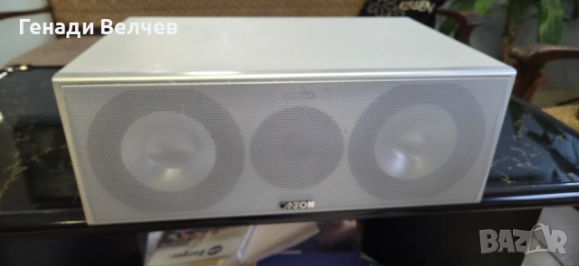 Две централни колони CANTON