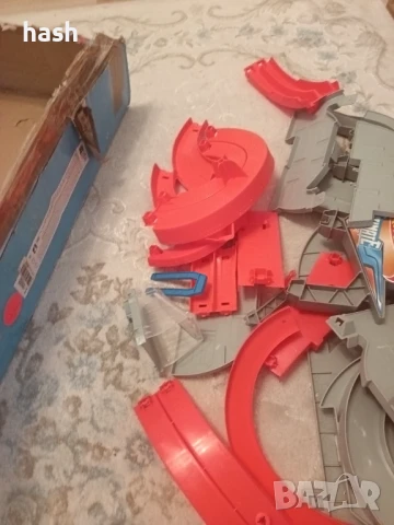 Hot Wheels City Ultimate Garage с Shark Attack, снимка 13 - Конструктори - 45031135