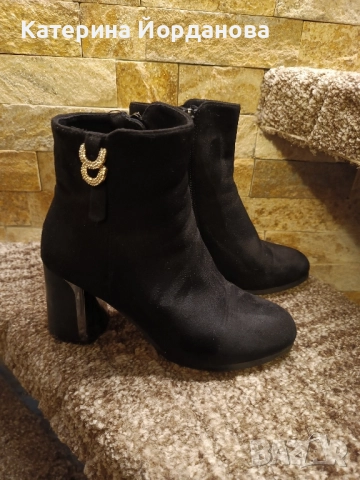 Велурени дамски боти