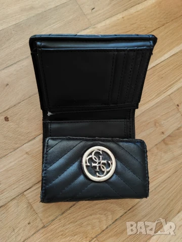 Черно портмоне Guess. Има забележки, снимани са. Затова е на тази цена., снимка 5 - Портфейли, портмонета - 50893578