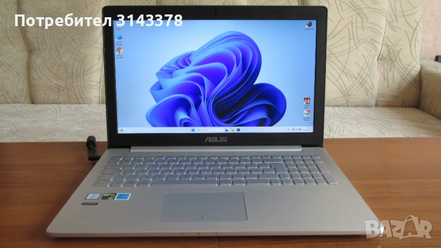 115.6 инча Asus Zenbook с i7-6700HQ и nVidia GTX960 лаптоп