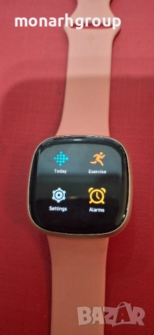 Смарт часовник fitbit versa 3 със заряно, снимка 2 - Мъжки - 51490085