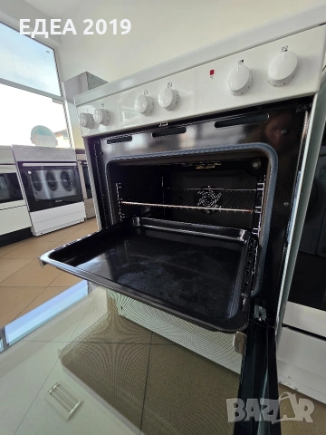 Свободностояща печка с керамични котлони Voss, снимка 6 - Печки, фурни - 53683499