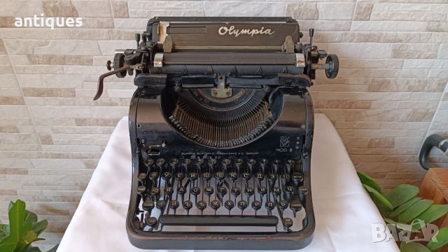 Стара пишеща машина Olympia Mod.8 - Made in Germany - 1938 година, снимка 1 - Антикварни и старинни предмети - 46240033