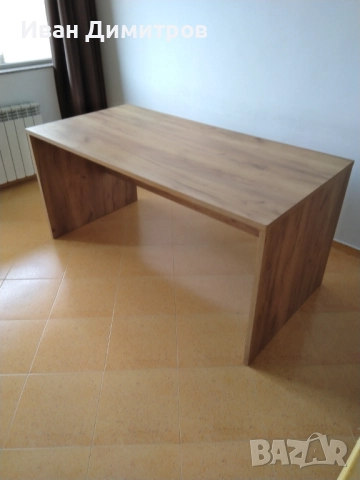 Голямо бюро за програмист, ширина 160 см, дълбочина 80 см височина 76 см.