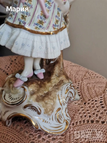 Порцеланова фигура на Sitzendorf, снимка 6 - Антикварни и старинни предмети - 52144684