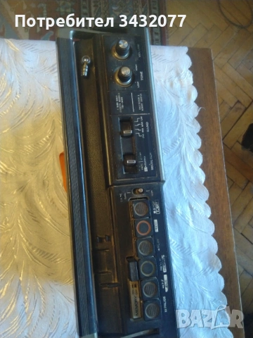 Радио касетофон Хитачи, снимка 2 - Радиокасетофони, транзистори - 53786310