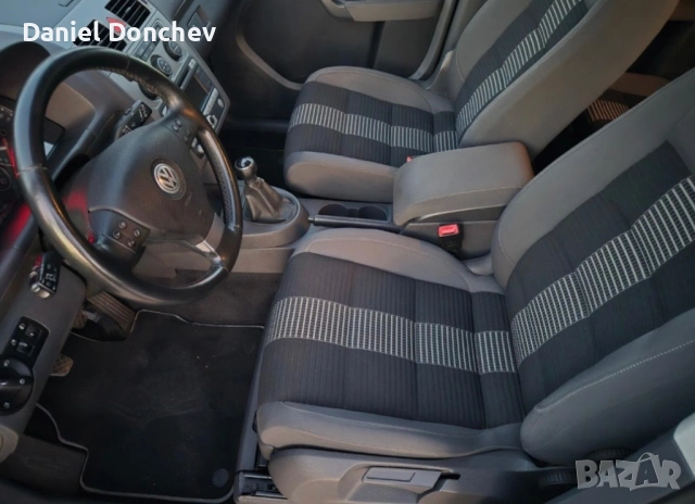 VW Touran 1.9 TDi 2009г. 7 местен, снимка 4 - Автомобили и джипове - 54275541