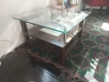 Атрактивна дървена и стъклена холна маса с метални елементи., снимка 2