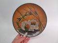 Стара месингова чиния за стена, ръчно декорирана, 20 см диаметър, снимка 1 - Антикварни и старинни предмети - 45694615