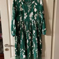 Разкошна нова зелена елегантна плисирана  плисе рокля цветя флорален десен , снимка 2 - Рокли - 45753129