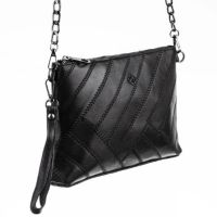 Модерна дамска чанта от ест. к. в елегантен дизайн с метлна дръжка за рамо тип синдцир 32/20см, снимка 2 - Чанти - 45752319