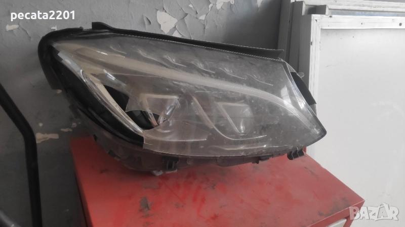 Продавам - оригинален десен фар за Мерцедес Ц класа W205 за части, снимка 1