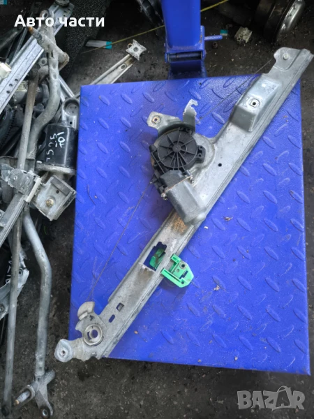 Стъклоповдигач преден десен Scenic 2 400749K 117358B Renault, снимка 1