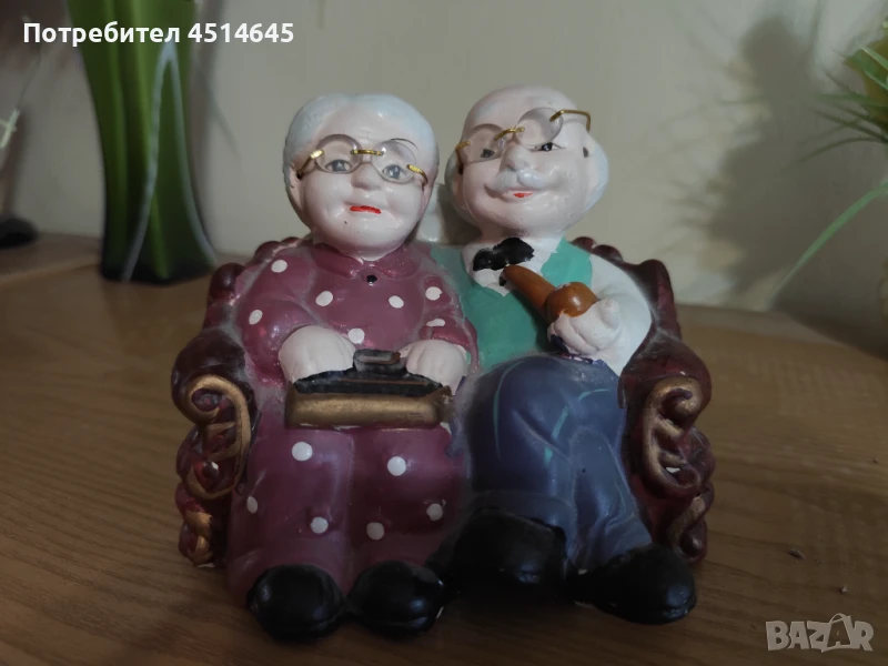 Изящна керамична фигурка "баба и дядо", снимка 1