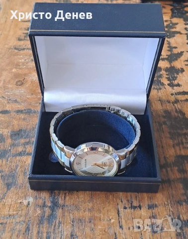 часовник Q&Q позлатен и сребрист аналогов кварцов с каишка от неръждаема стомана в кутия, снимка 4 - Други - 53707924