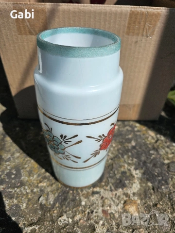 Винтидж порцеланова ваза с флорални мотиви и златен кант, снимка 2 - Антикварни и старинни предмети - 53899950