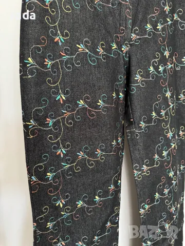 Разкроени дънки с бродерия, снимка 3 - Дънки - 49936046