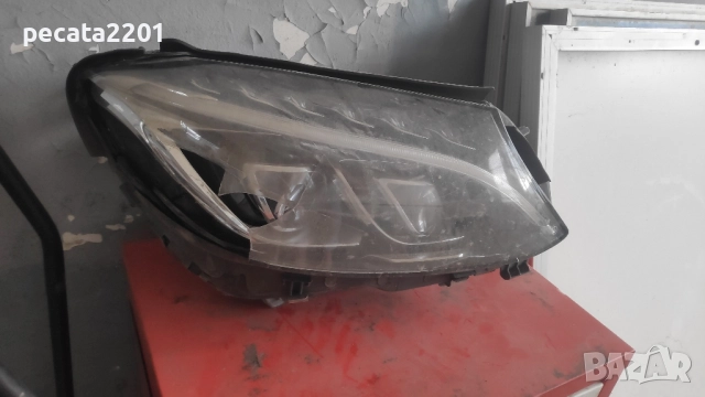 Продавам - оригинален десен фар за Мерцедес Ц класа W205 за части