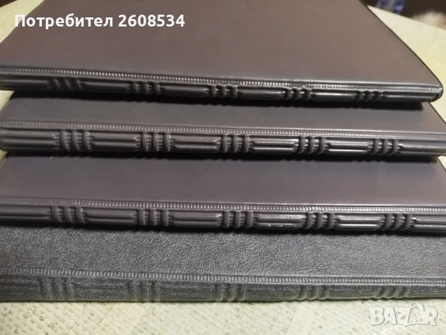 ЧЕТИРИ КОЖЕНИ ФИЛАТЕЛНИ КЛАСЬОРА /виж описанието/, снимка 8 - Филателия - 52665128