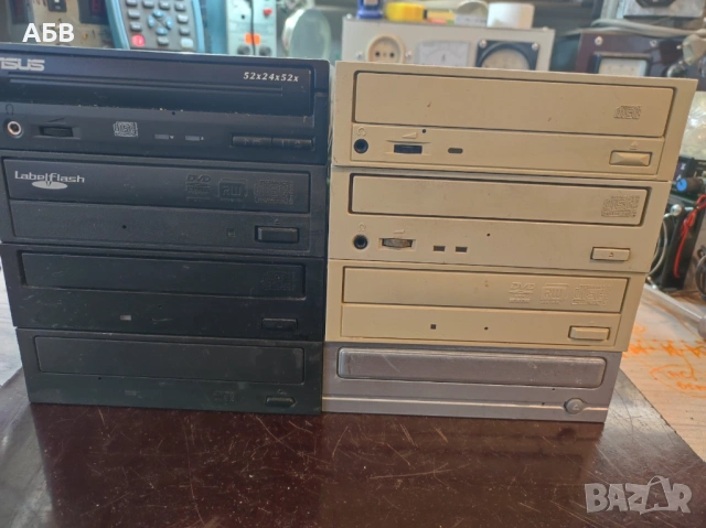 Продават се оптични устройства за настолни компютри и лаптопи