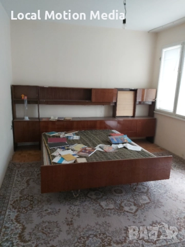 Подарявам стара Спалня с Матрак