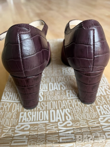 Чисти нови обувки Clarks номер 35, снимка 3 - Дамски ежедневни обувки - 52913011