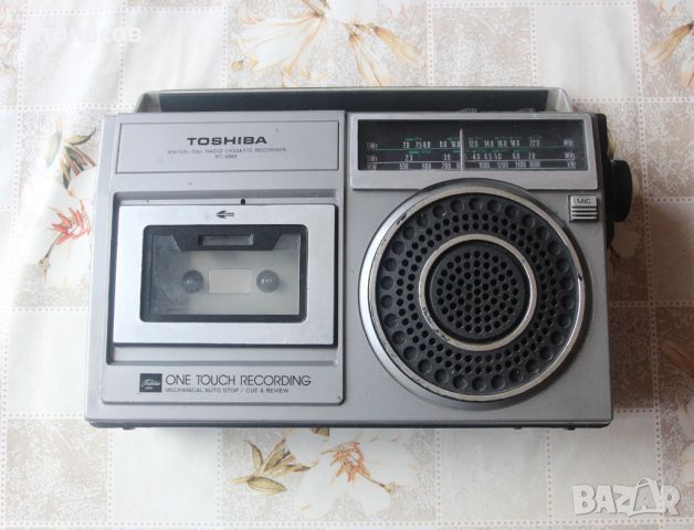 Стар радиокасетофон Toshiba RT-4950 за части, снимка 1 - Радиокасетофони, транзистори - 45912601