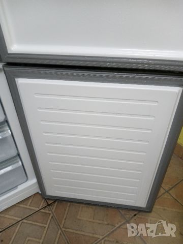 Като нов иноксов комбиниран хладилник с фризер Бош Bosch 2 години гаранция!, снимка 4 - Хладилници - 45331841