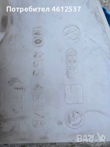 Казанче за течност за чистачките/стъкломиене с помпичка и датчик за Фолксваген Голф 4, снимка 3 - Части - 51954005