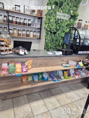 Оборудване за магазин Пълен Комплект Мебели Стелажи Витрини