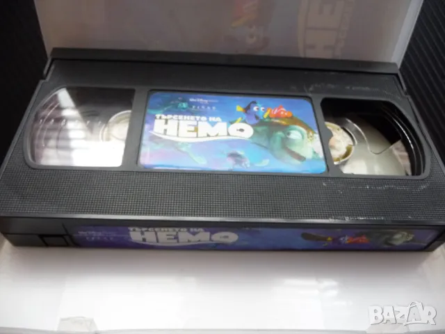 Търсенето на Немо VHS филм Дисни Disney Pixar рибки акули аквариум, снимка 2 - Анимации - 48903127