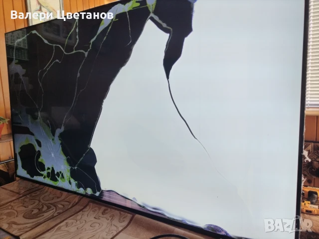 телевизор  SAMSUNG  UE55AU8072U на части, снимка 1