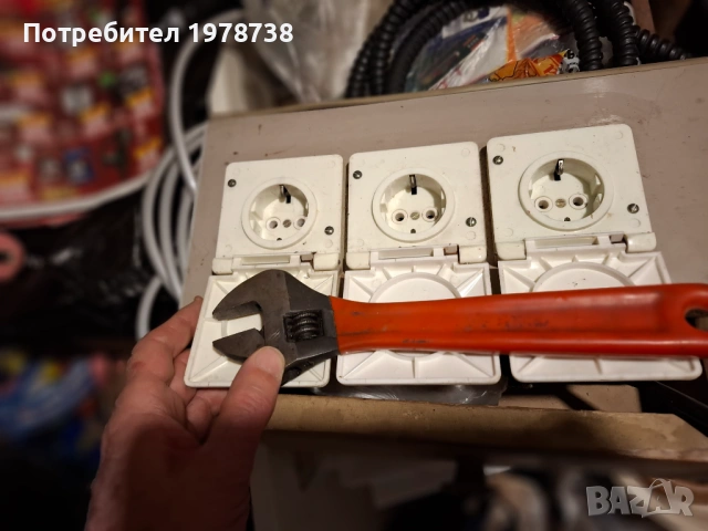 Продавам панел с контакти, снимка 4 - Ключове, контакти, щепсели - 53749022