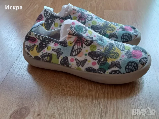 Нови, платнени обувки, отговарящи на н.38