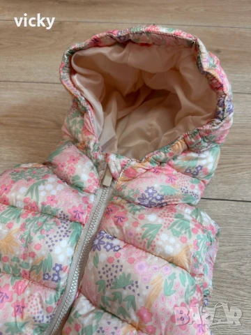Цветен елек/грейка с флорални мотиви Reserved, размер 98, снимка 2 - Детски якета и елеци - 50643541