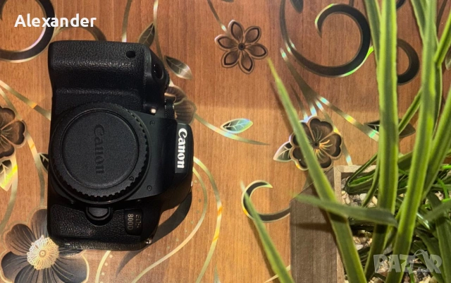 Canon EOS 800D – КАТО НОВ (4000 кадъра) + 1 обектив + Чанта, снимка 2 - Фотоапарати - 54234041