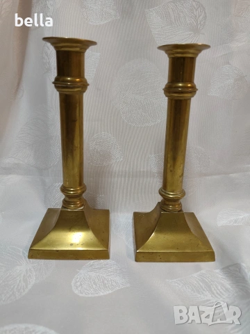 2 Масивни стилни и елегантни бронзови свещника с височина 21 см