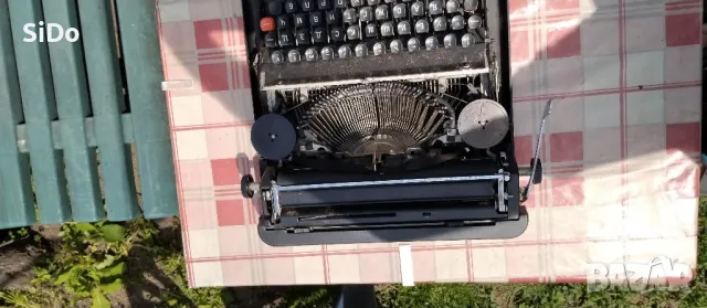 Пишеща българска машина в оригинално куфарче, снимка 2 - Колекции - 50150609