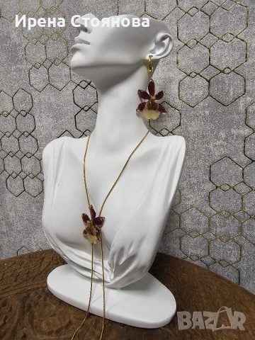 Колие с естествен цвят на мини орхидея. 