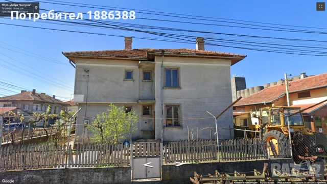 Двуетажна тухлена къща с гараж