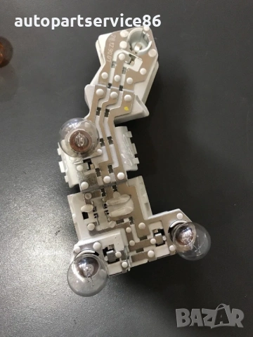 Заден ляв комплект гнезда за страничен стоп за Volvo V50 2.0D (2003-2008) 30698919, снимка 2 - Части - 54156593