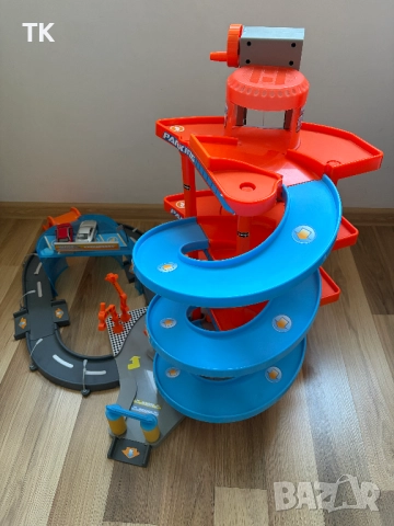 Продавам BBurago Mega Dealer Showroom Комплект за паркиране, снимка 8 - Коли, камиони, мотори, писти - 52921580