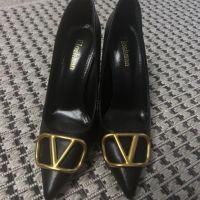Обувки на ток валентино, снимка 1 - Дамски обувки на ток - 45765942