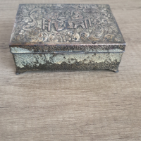 Стара метална кутия за бижута, снимка 8 - Антикварни и старинни предмети - 45035313