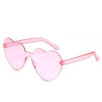Водоустойчиви дамски очила подходящи за плаж и стъкла във формата на сърца, снимка 1 - Слънчеви и диоптрични очила - 45380235